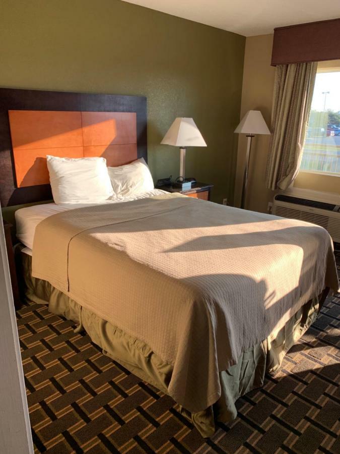 Relax Inn Heth Shell Lake エクステリア 写真